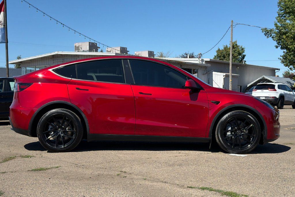 Used 2024 Tesla Model Y Long Range AWD/4WD image 4
