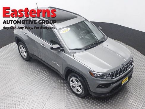 Used 2023 Jeep Compass Latitude w/ Sun and Sound Group AWD/4WD image 3