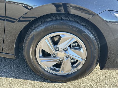 Used 2025 Hyundai Elantra SE image 15