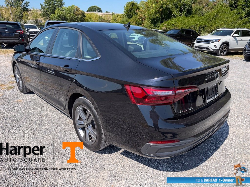 Used 2024 Volkswagen Jetta SE w/ Panoramic Sunroof Package FWD image 3