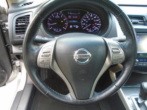 Used 2013 Nissan Altima 2.5 SL w/ Technology Pkg FWD image 12