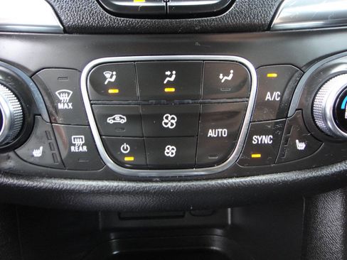 Used 2022 Chevrolet Equinox LT AWD/4WD image 10