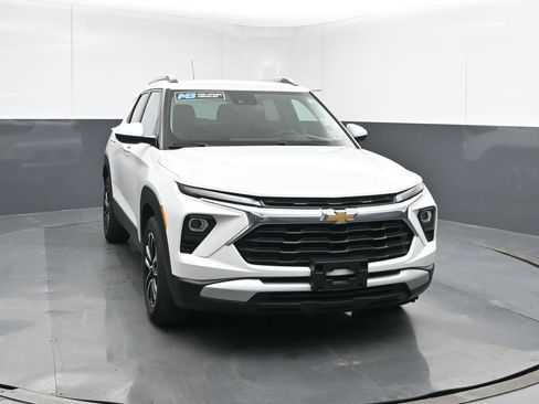 Used 2025 Chevrolet TrailBlazer LT w/ LT Cold Weather Package image 8