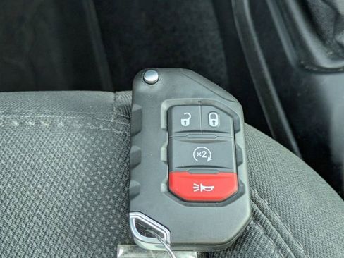 Certified 2023 Jeep Gladiator Sport AWD/4WD image 20