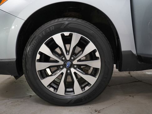 Used 2016 Subaru Outback 2.5i Limited AWD/4WD image 32