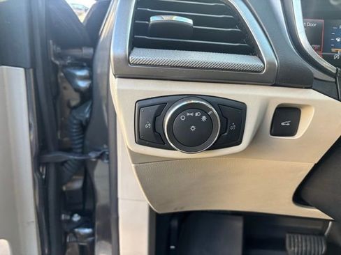 Used 2020 Ford Fusion SE image 29