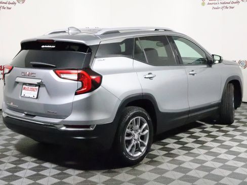 Used 2024 GMC Terrain SLT image 7