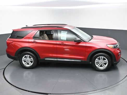Used 2022 Ford Explorer XLT w/ Equipment Group 202A AWD/4WD image 44