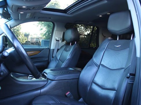 Used 2017 Cadillac Escalade Luxury RWD image 14