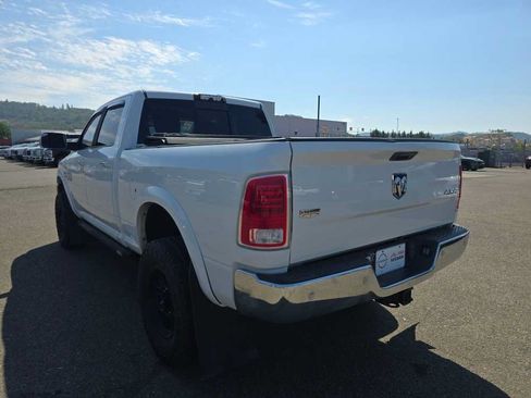 Used 2016 RAM 3500 Laramie w/ Convenience Group AWD/4WD image 9
