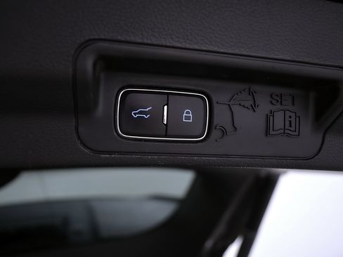 Used 2020 Ford Explorer Limited AWD/4WD image 11