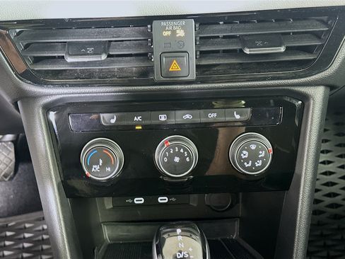 Used 2023 Volkswagen Taos SE w/ Black Wheel Package image 22