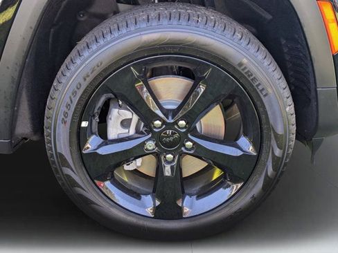 New 2025 Jeep Grand Cherokee L Limited w/ Black Appearance Package image 9