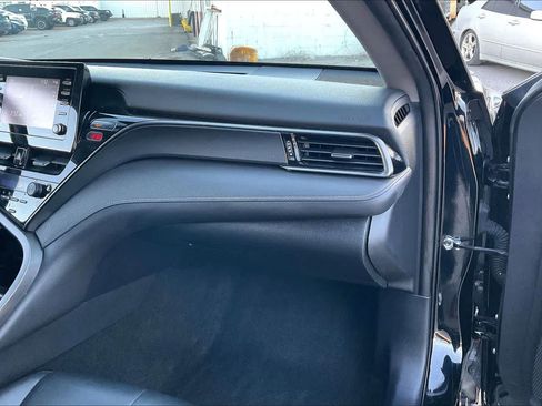 Used 2023 Toyota Camry SE image 17