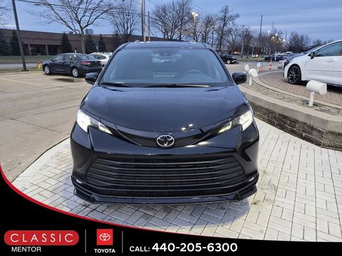 New 2026 Toyota Sienna XLE Woodland Edition image 3