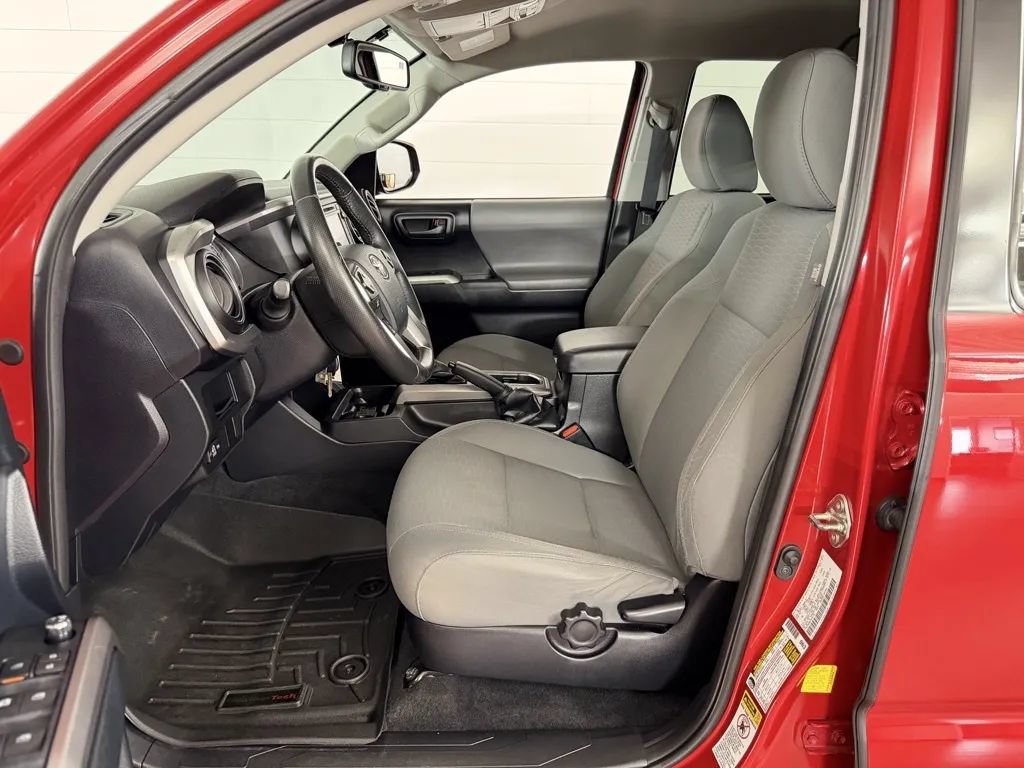 Used 2016 Toyota Tacoma SR5 w/ SR5 Appearance Package (SN) AWD/4WD image 12