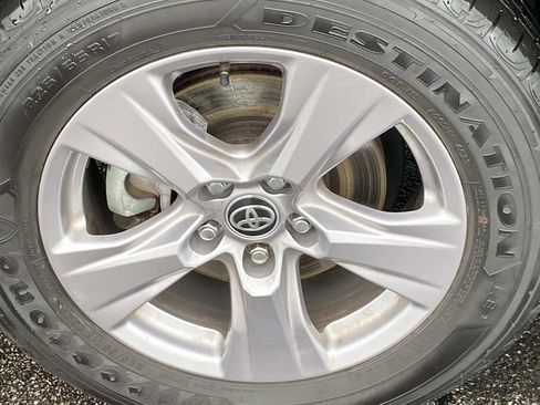 Used 2024 Toyota RAV4 XLE w/ Convenience Package image 30