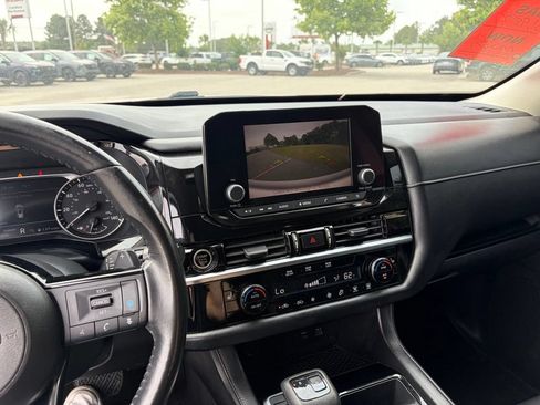 Used 2022 Nissan Pathfinder SV FWD image 22