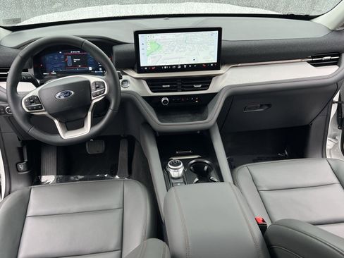 Certified 2025 Ford Explorer Active w/ Active Comfort Package image 23