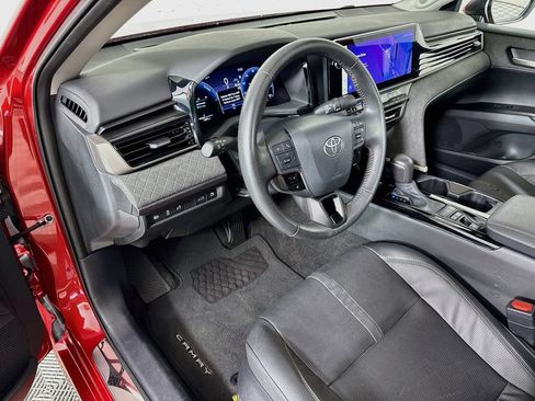 Used 2025 Toyota Camry XLE w/ Premium Package FWD image 9