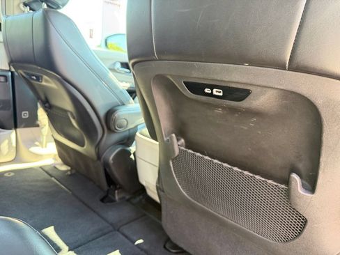 Used 2024 Chrysler Pacifica Touring-L FWD image 20