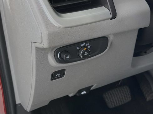 Used 2024 GMC Terrain SLE w/ Driver Convenience Package FWD image 13