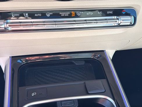 Certified 2021 Mercedes-Benz GLB 250 4MATIC w/ Premium Package image 35