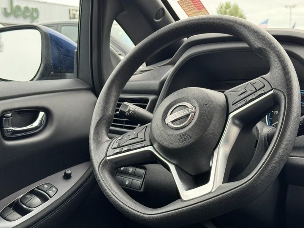 Used 2025 Nissan Leaf S FWD image 13