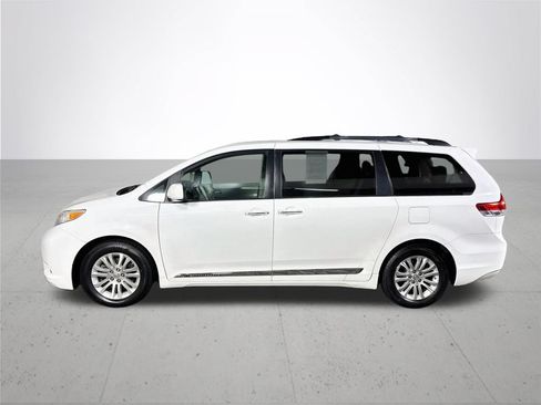 Used 2011 Toyota Sienna XLE w/ Premium Pkg FWD image 9