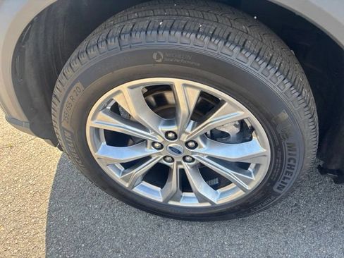 Used 2024 Ford Explorer XLT w/ Equipment Group 202A AWD/4WD image 8