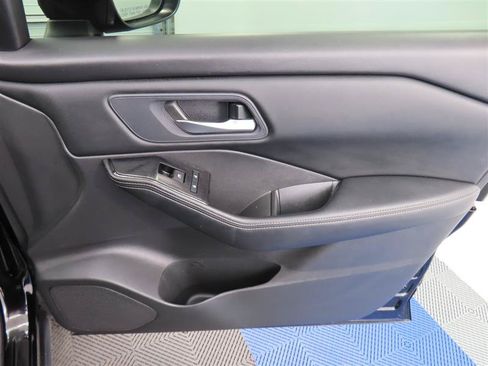 Used 2024 Nissan Rogue SV FWD image 34