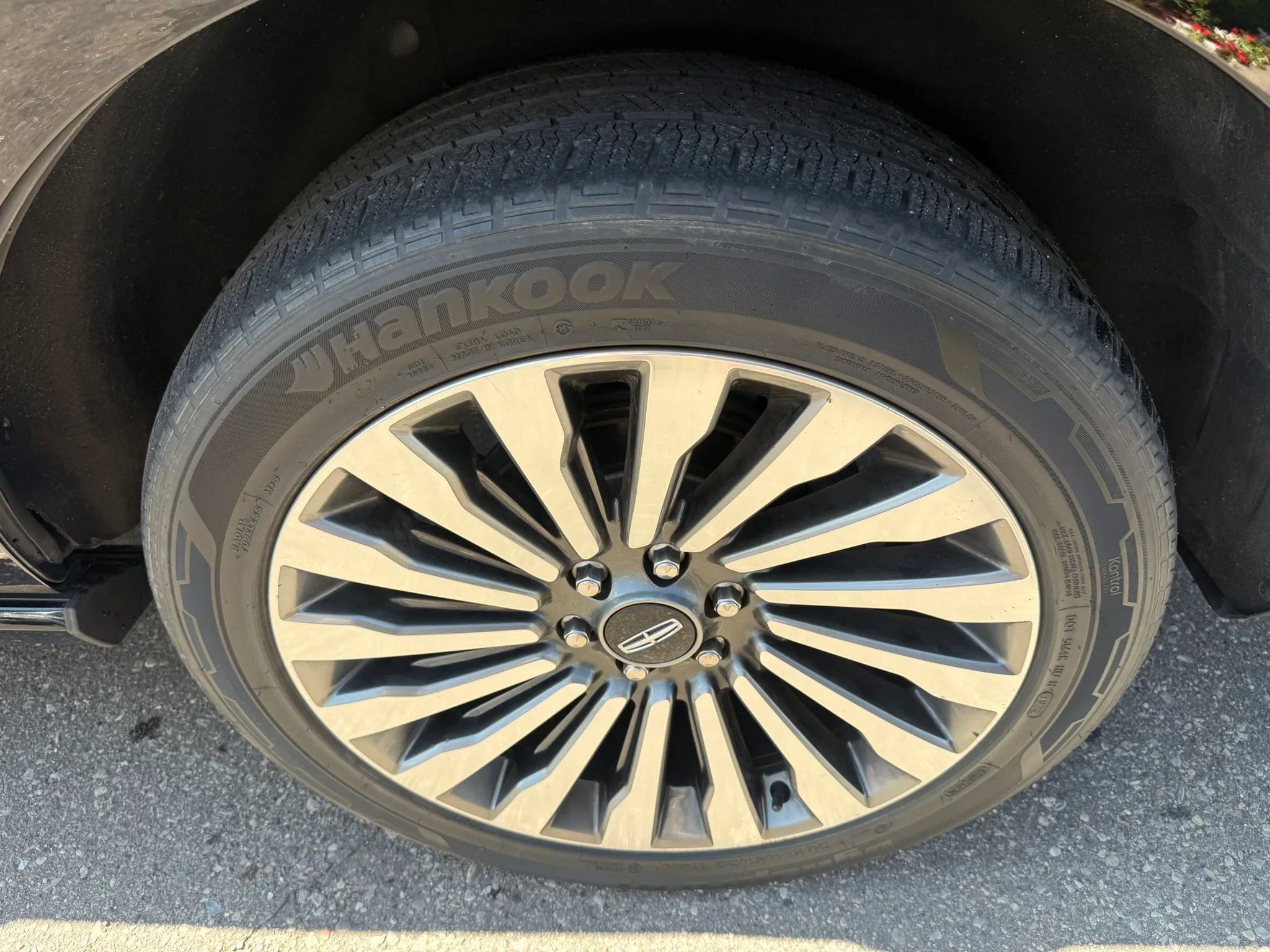 Used 2019 Lincoln Navigator Reserve w/ Cargo Package AWD/4WD image 10