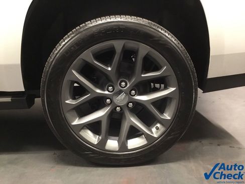 Used 2017 Cadillac Escalade Premium Luxury image 18