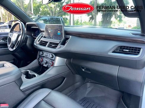 Used 2022 Chevrolet Suburban LT AWD/4WD image 6