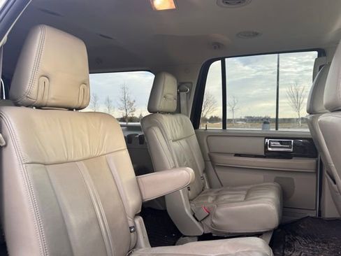 Used 2015 Lincoln Navigator L 4WD image 26