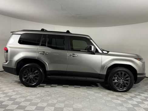 Certified 2025 Lexus GX 550 w/ Accessory Package (2T) AWD/4WD image 10