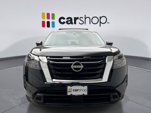 Used 2025 Nissan Pathfinder SV image 8