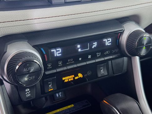 Used 2019 Toyota RAV4 Limited image 24