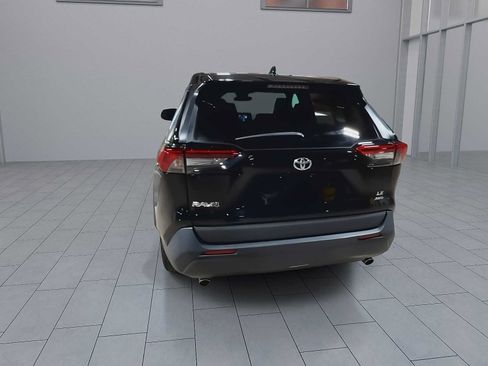 Used 2022 Toyota RAV4 LE AWD/4WD image 7