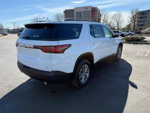 Used 2023 Chevrolet Traverse LT image 8