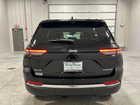 Used 2024 Jeep Grand Cherokee Limited w/ Luxury Tech Group II image 7