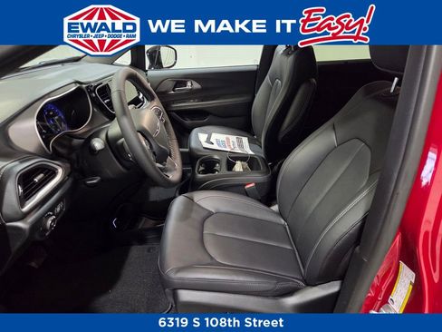 New 2026 Chrysler Pacifica Select image 8