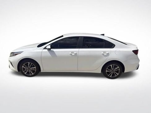 Used 2023 Kia Forte LXS w/ LXS Technology Package FWD image 6