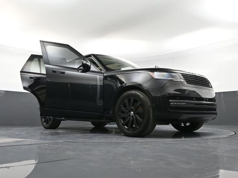 Used 2025 Land Rover Range Rover SE image 39