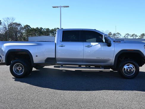 Used 2021 GMC Sierra 3500 SLT w/ SLT Convenience Package image 12