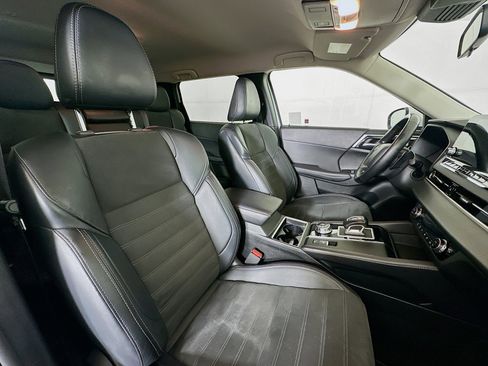 Used 2024 Mitsubishi Outlander SE image 33