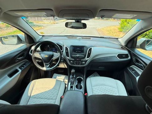 Used 2019 Chevrolet Equinox LT FWD image 3