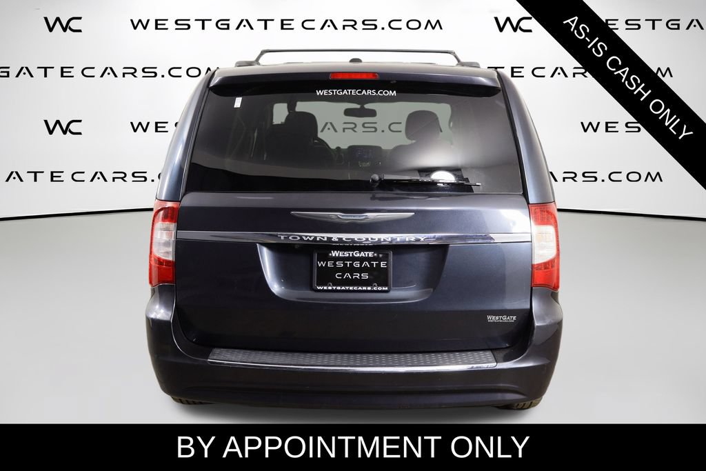 Used 2014 Chrysler Town & Country Touring FWD image 3
