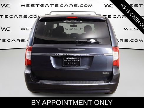Used 2014 Chrysler Town & Country Touring FWD image 3