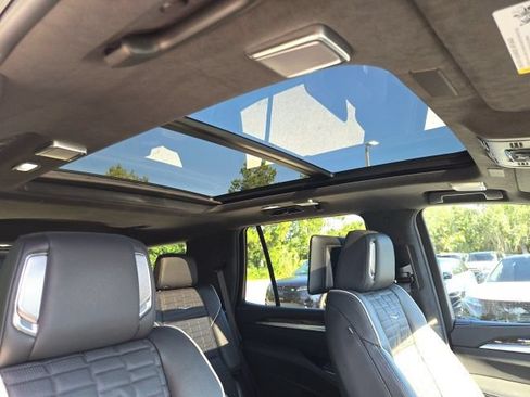 Used 2025 Cadillac Escalade Sport Platinum w/ LPO, Floor Liner Package AWD/4WD image 19